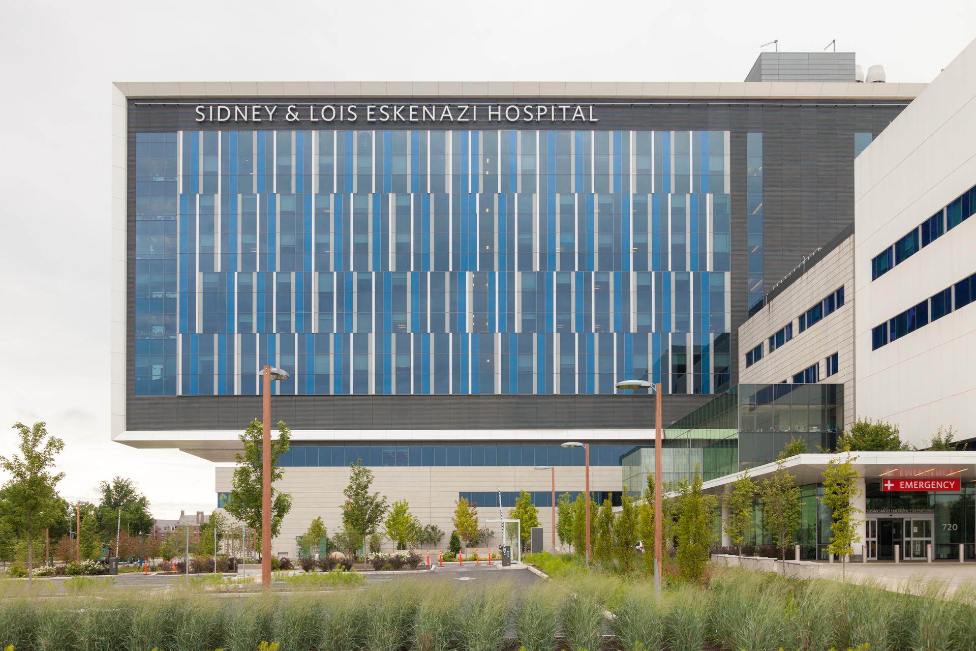 Antibacterial homogeneous flooring in a controlled healthcare environment